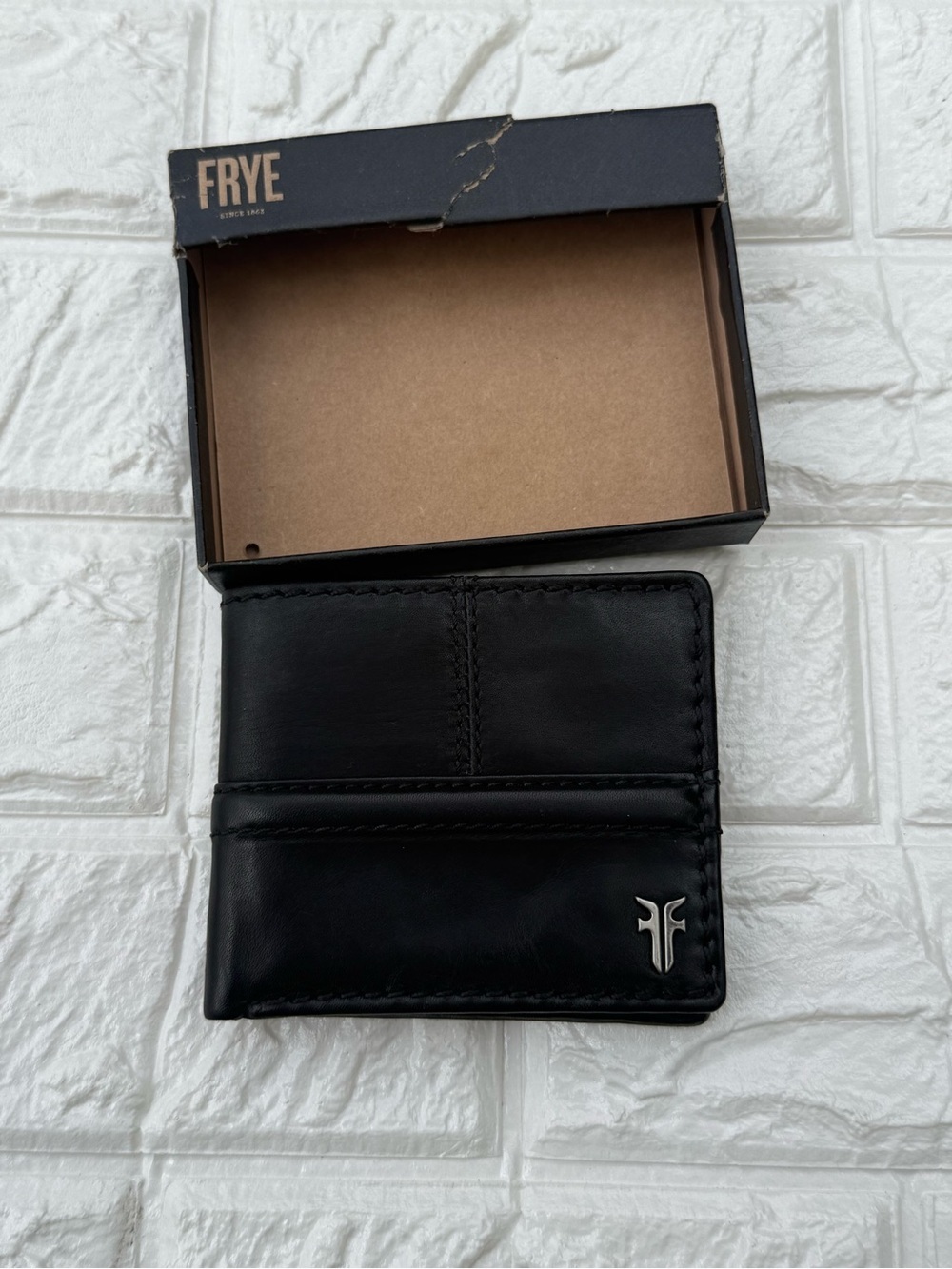 Frye Nash Leather Double Billfold Wallet Black New